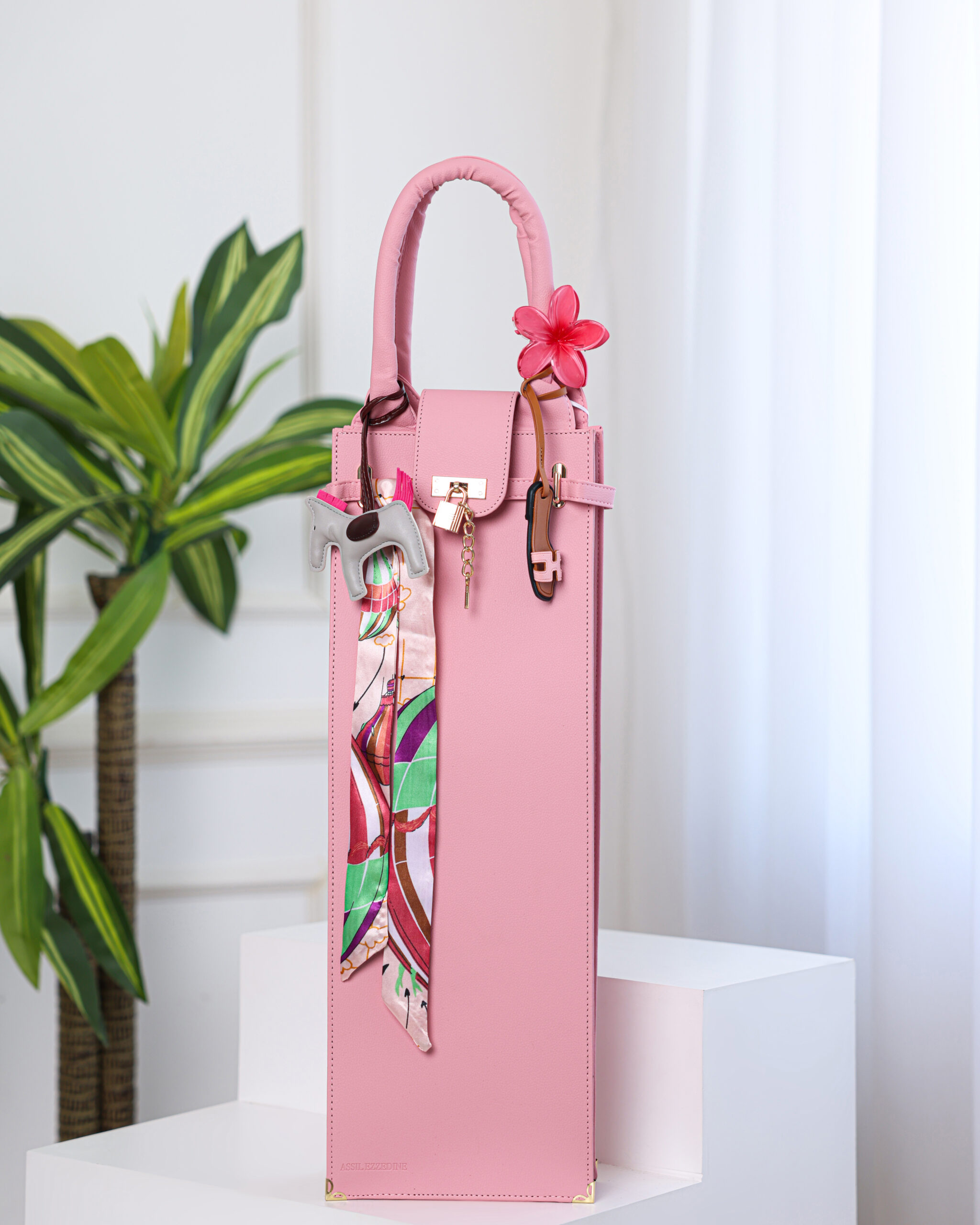 Assil Ezzedine Luxury Shisha Bag - Pink - Front view Pink Assil Ezzedine luxury shisha bag, front view